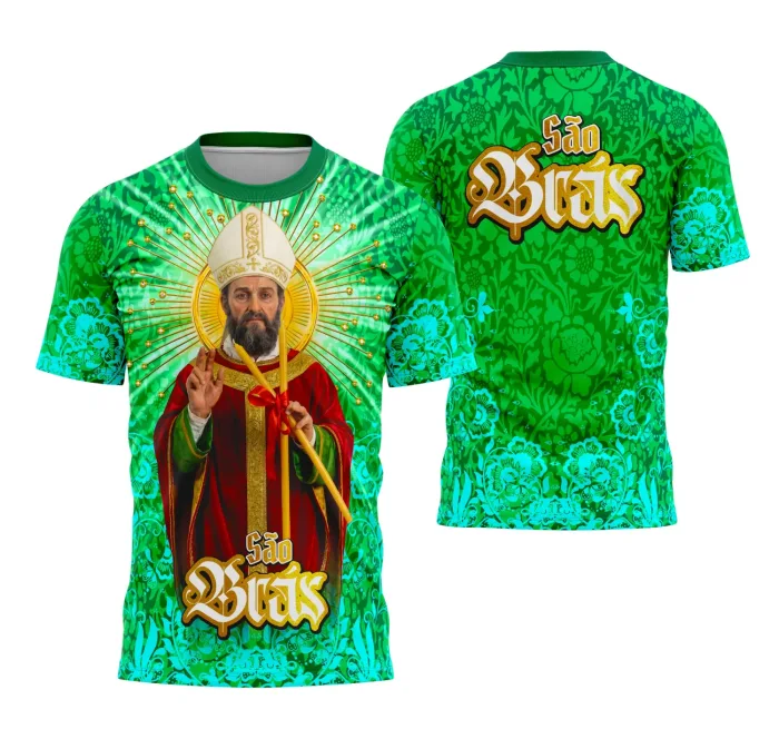 Camiseta unissex preta com logo no peito e estampa grande nas costas, tema São Brás Fé e Tradição, perfeita para quem valoriza fé e cultura.