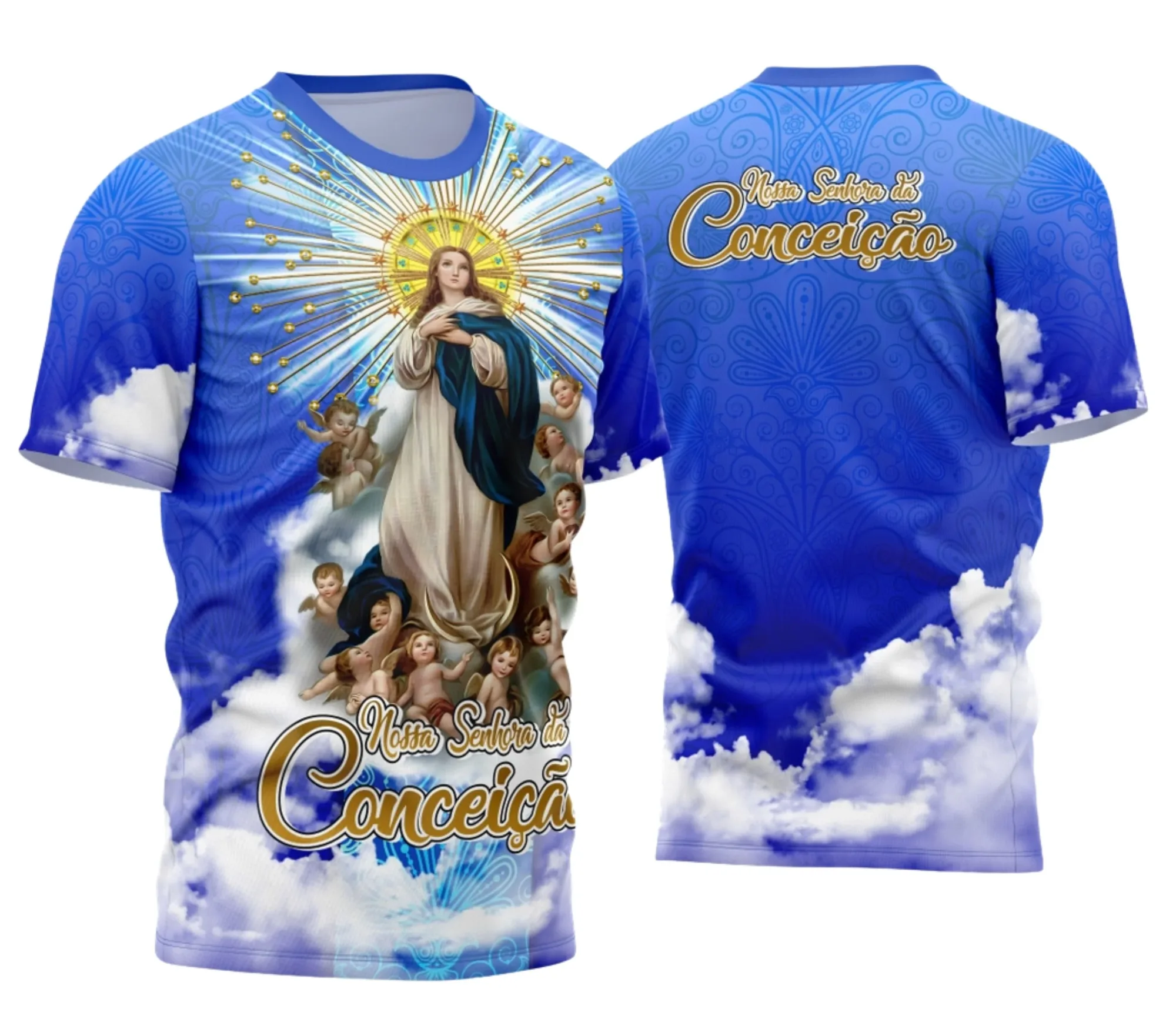 Foto de camiseta unissex branca com logo no peito e estampa grande nas costas com tema Religiosa Nossa Senhora Imaculada 2026 2025, ideal para expressão de fé e estilo.