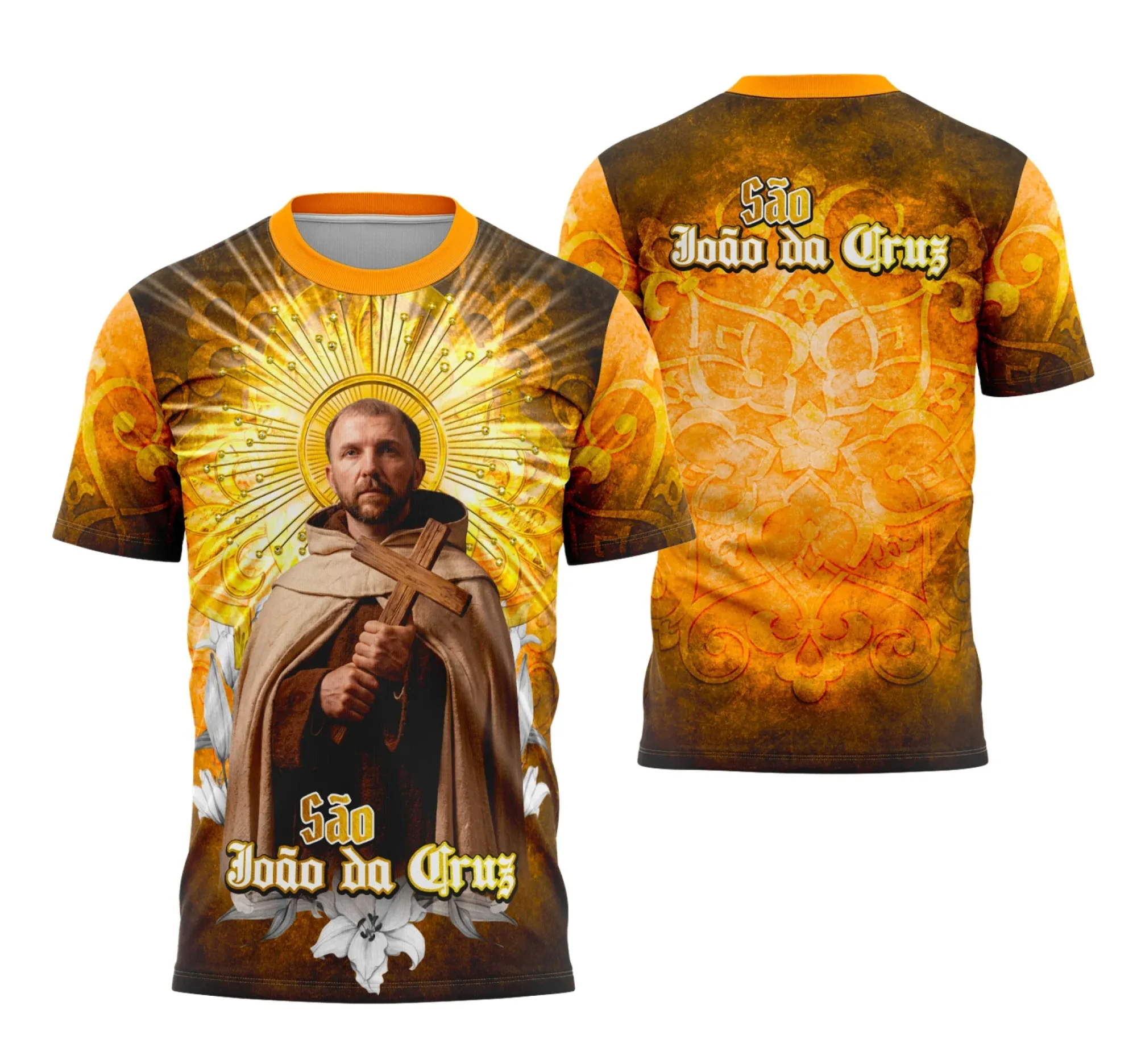 Camiseta unissex branca com logo no peito e estampa grande nas costas trazendo o tema São João da Cruz Católica Religião em design marcante e elegante.