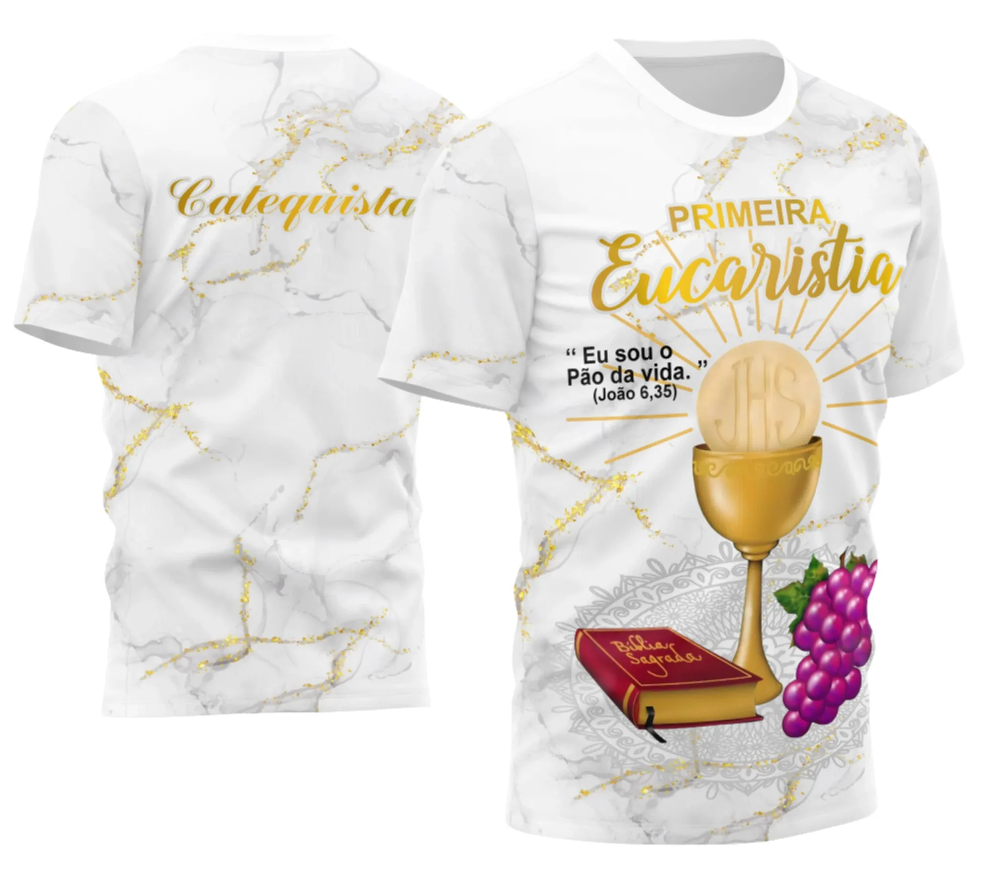Camiseta unissex branca com logo no peito e estampa grande nas costas celebrando Primeira Comunhão Religiosa, design elegante e delicado, ideal para ocasiões especiais.