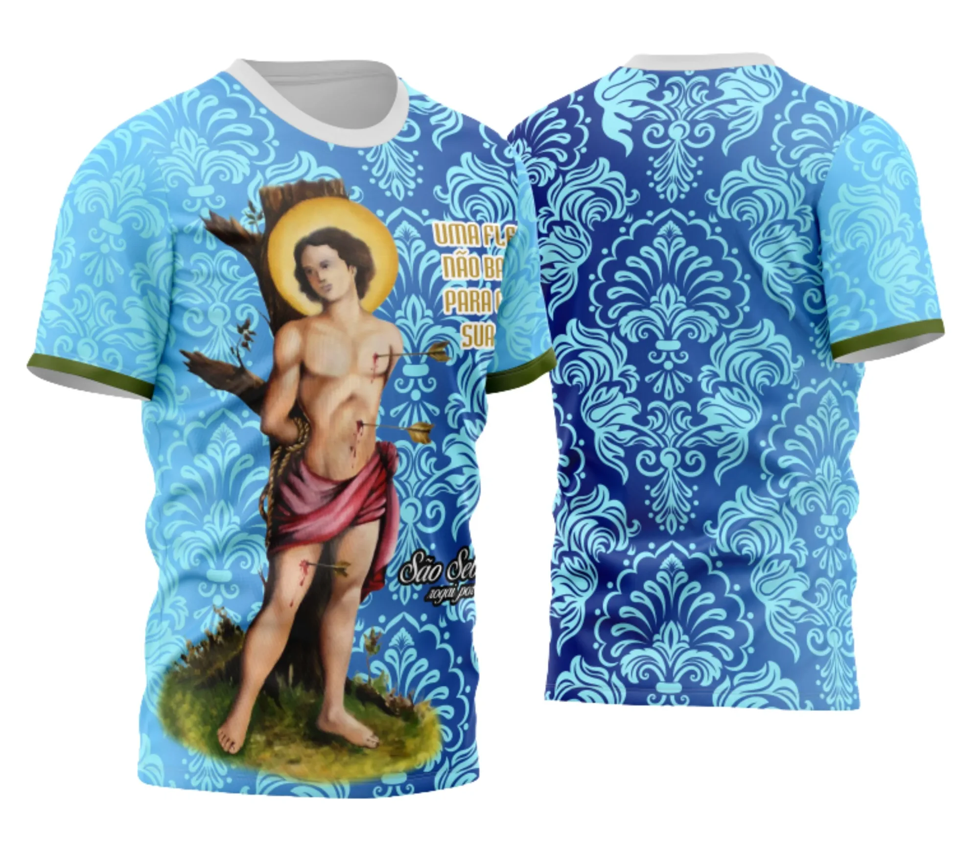 Camiseta unissex preta com logo no peito e estampa grande nas costas retratando São Sebastião Sagrado em estilo moderno, perfeita para uso casual e espiritual.