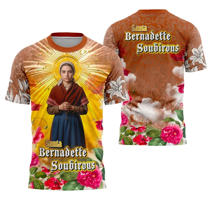 Camiseta unissex preta com logo no peito e estampa grande nas costas com temática da Santa Bernadette Soubirous, perfeita para quem busca conexão com a religião em estilo moderno.